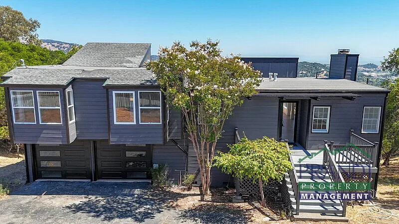 645 Fawn Dr