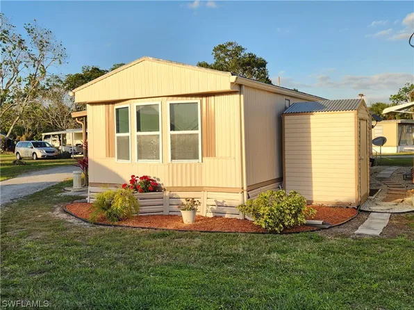 100 1st St NW #W-18, Moore Haven, FL 33471