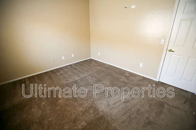 4 bed, 2.0 bath, 1965 sqft, $2,195 — Photo 4