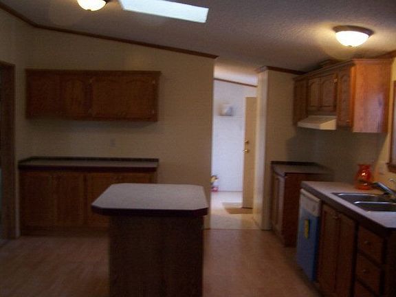 4th image of 270B Cook St