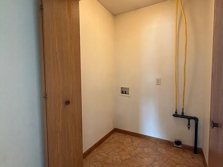 279 Woodridge Ct — Photo 20