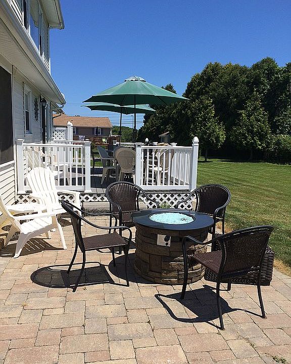 Great deck, patio and yard