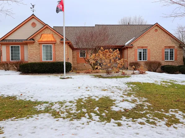 5280 Bridge Trl W, Commerce Township, MI 48382