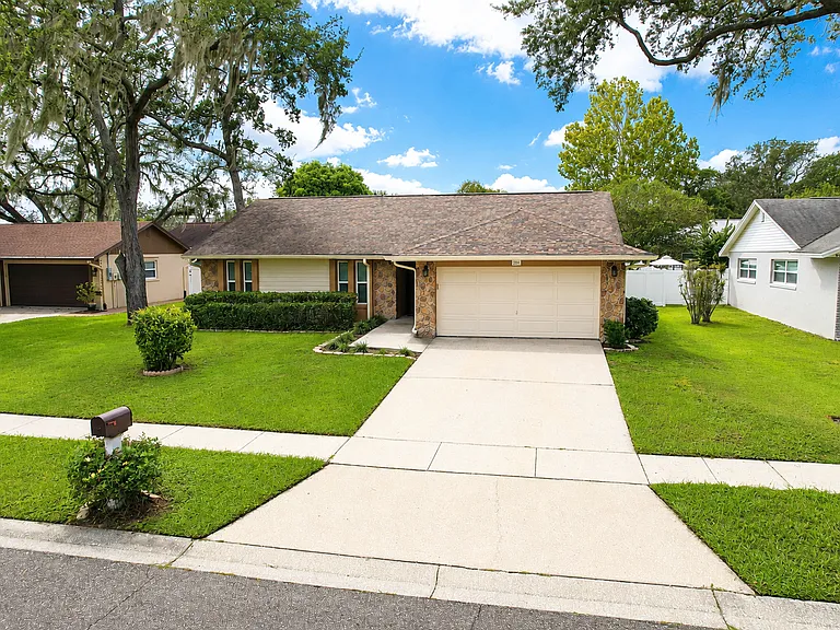 210 Foxwood Dr — Photo 1