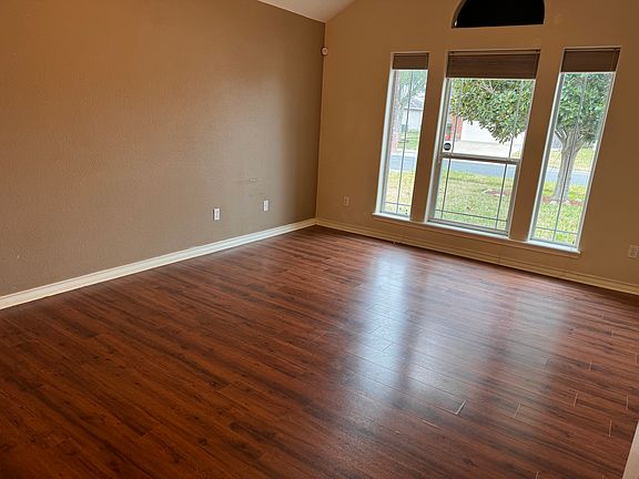 3rd image of 2509 Windblown Dr