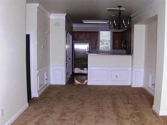 5th image of 124 Town Center Dr