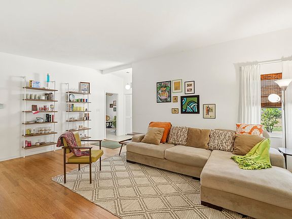 3rd image of 907 Maplewood Ave