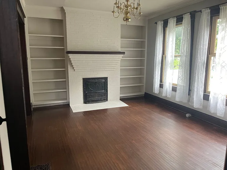 Wallace Ave Duplex — Photo 3