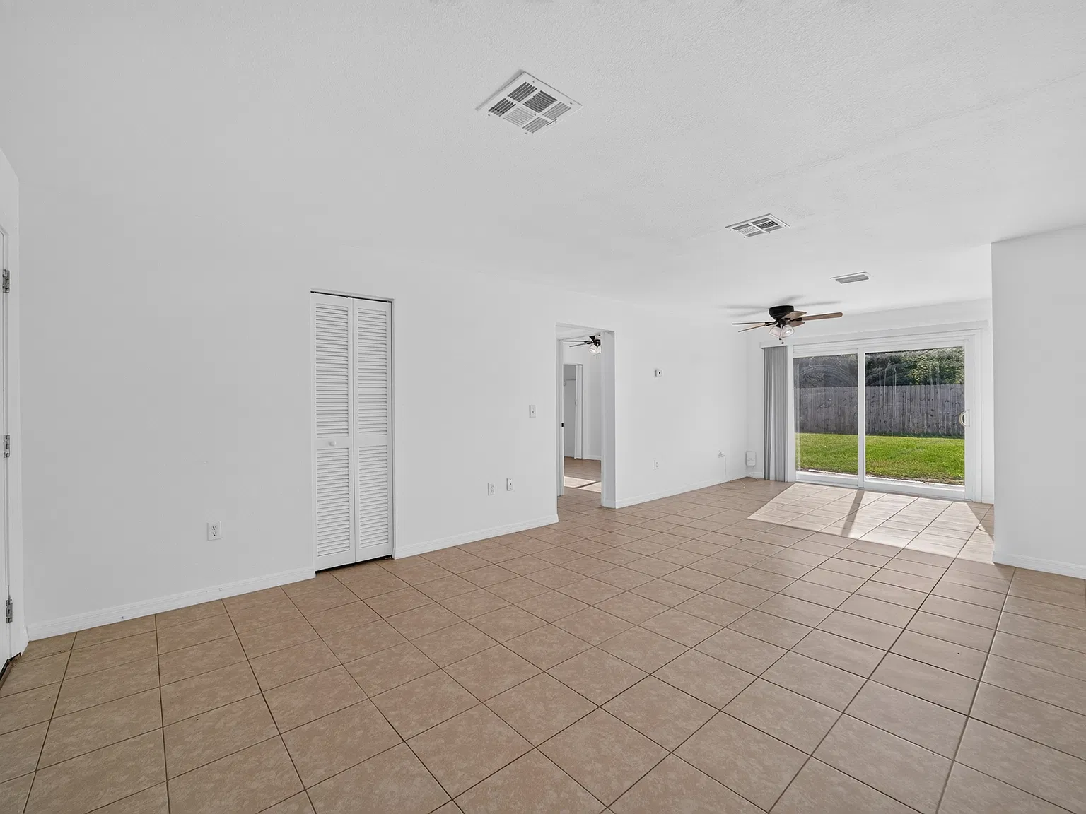 2 bed, 912 sqft, $1,600 — Photo 4