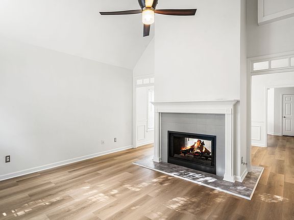 Bright Living Rm w/2-Sided Fireplace