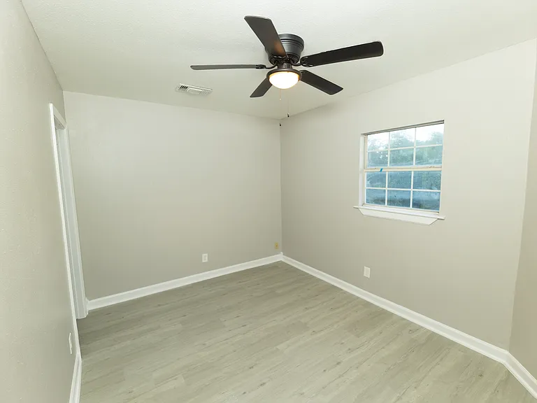 3637 Lamont St — Photo 9