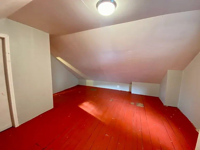 325 Main St — Photo 9