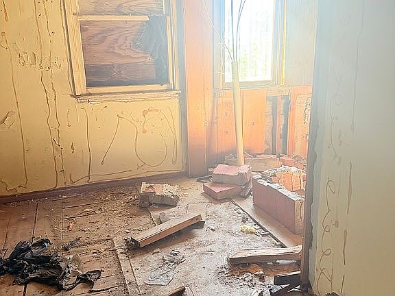 2nd image of 9800 Mountain Rd