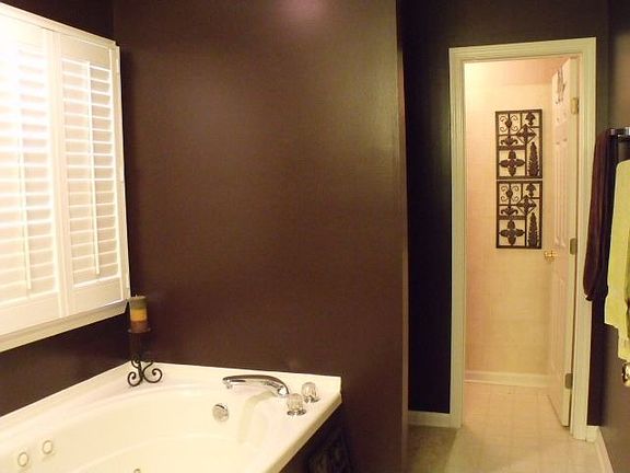 Master bath w/ jet tub