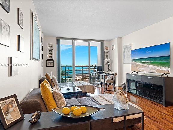 4th image of 325 Biscayne Blvd #3514