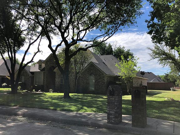 2nd image of 106 Hummingbird Ln
