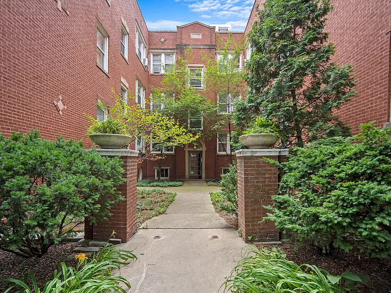 733 W Bittersweet Pl #1E — Photo 17