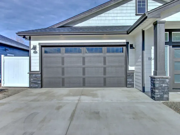 1184 Lindsey Ct, Central Point, OR 97502