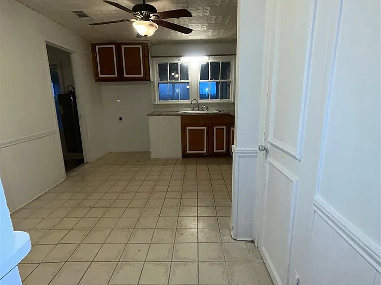 2018 N Avenue H — Photo 16