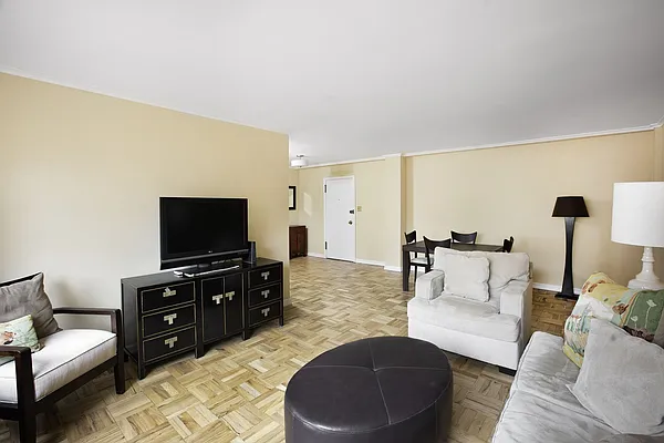 Sold by Taylor Made Brokerage, Inc | media 2