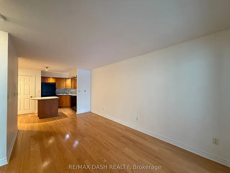 270 Wellington St W #802 — Photo 25