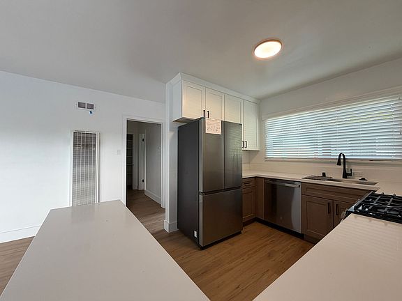 5th image of 3741-3745 Jasmine Ave #4505