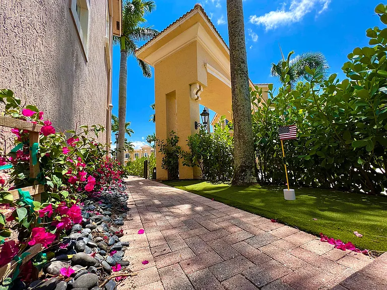 Resort Ln — Photo 6
