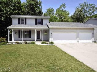 2517 Timber View Dr, Bloomington, IL 61701