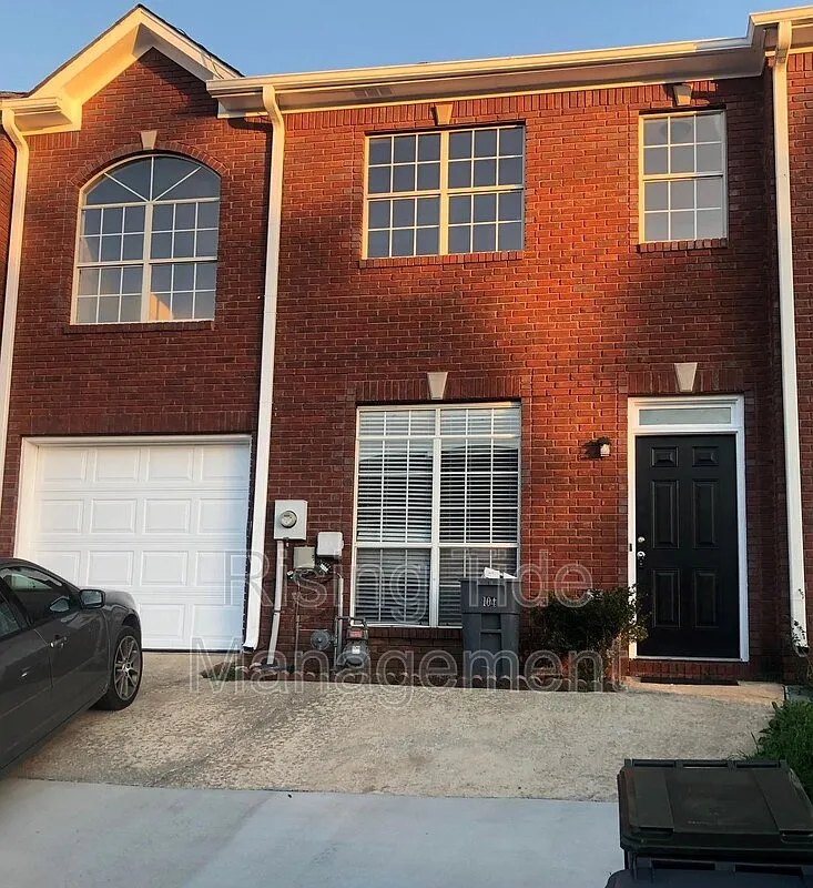 3 bed, 2.5 bath, 1749 sqft, $1,450 — Photo 2