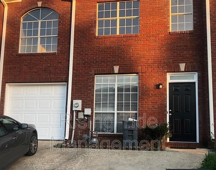 104 Sommersby Cir — Photo 2