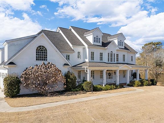 2nd image of 31 Duck Pond Rd