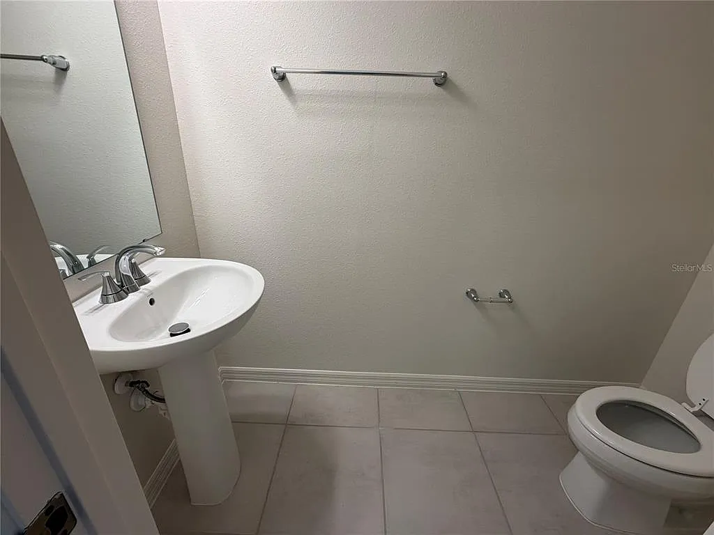 3 bed, 2.5 bath, 1557 sqft, $2,299 — Photo 3