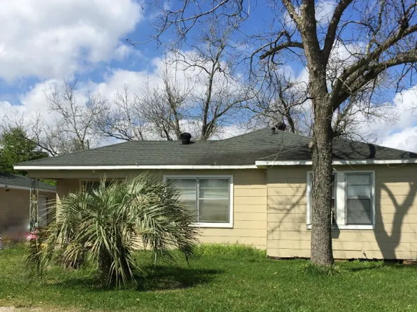 3106 E Parkway St, Groves, TX 77619