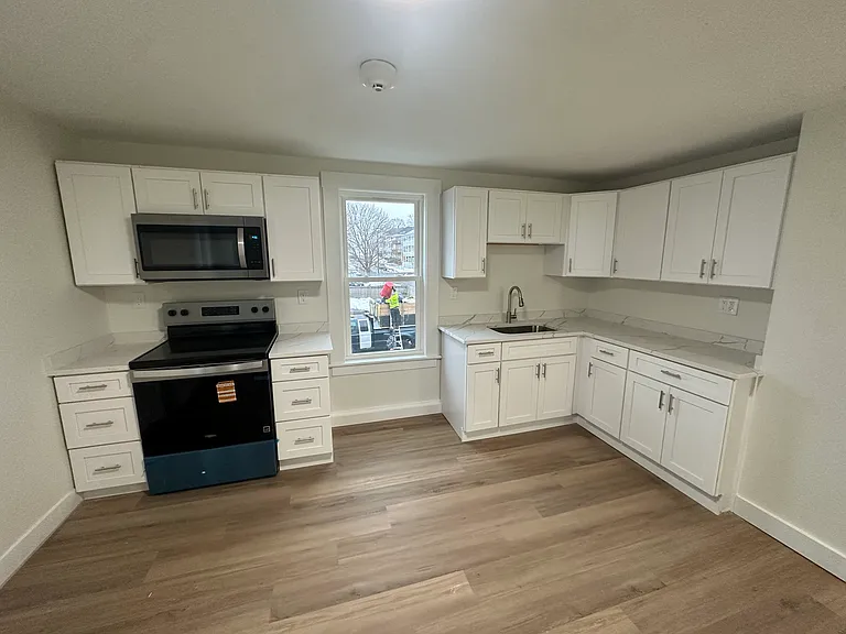 67 Bouvier Ave #2R — Photo 2