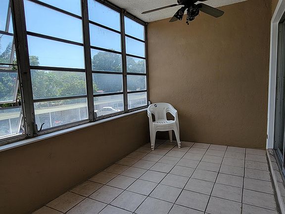 5th image of 911 Washington Ave #206-1