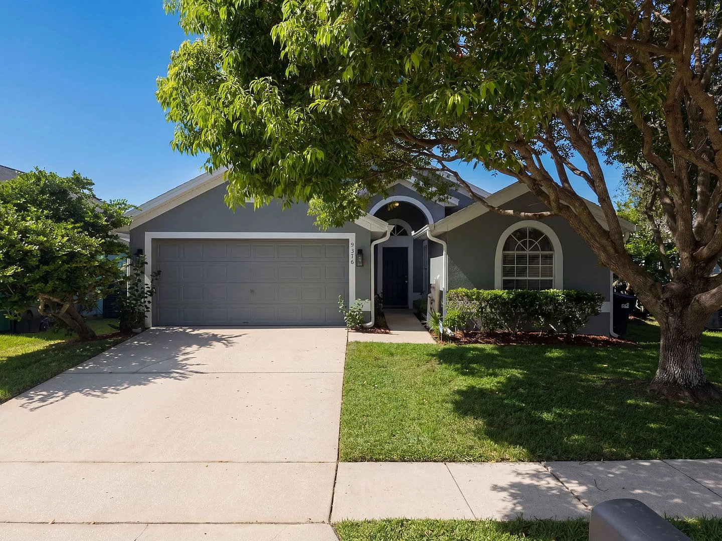 Beautifully Renovated 4-Bedroom Home in Young Pine East Orlando! — Photo 1