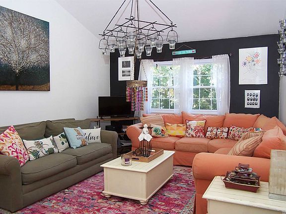 4th image of 3 Parkridge Cir