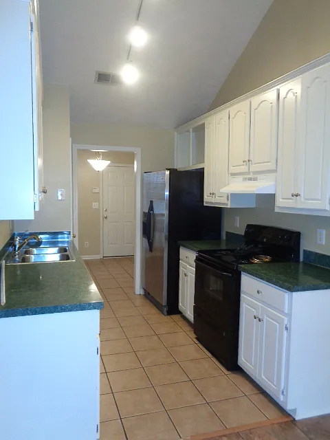 3 bed, 1464 sqft, $1,595 — Photo 3
