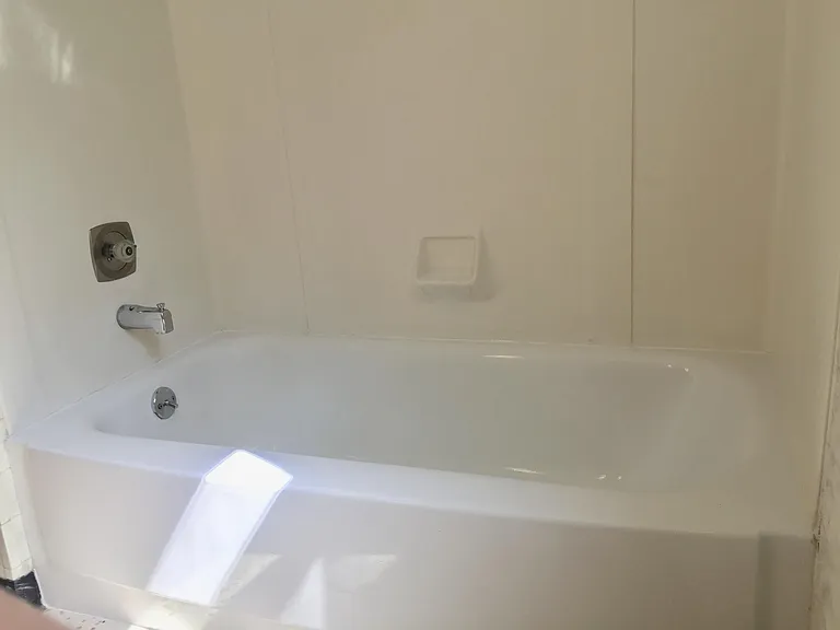 Bathroom 2 (2nd floor)
