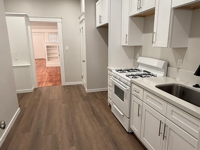 161 E Pearl St #161 — Photo 3