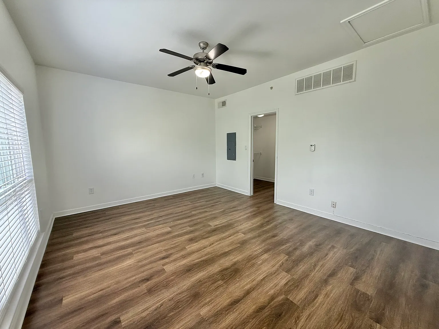 3 bed, 1518 sqft, $2,947 — Photo 4