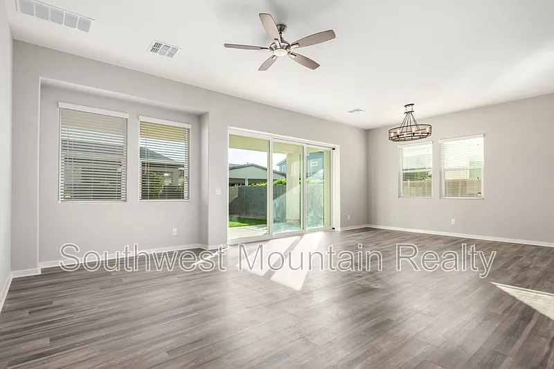 5 bed, 5.0 bath, 3469 sqft, $3,495 — Photo 2