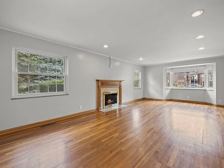 1629 Arlington Ave — Photo 9