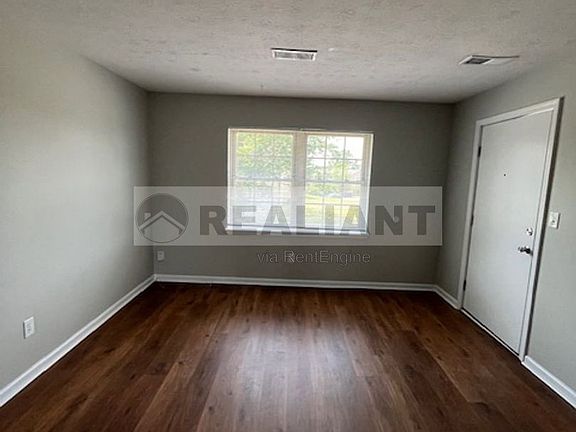 4th image of 425 Lenney Dr APT 4