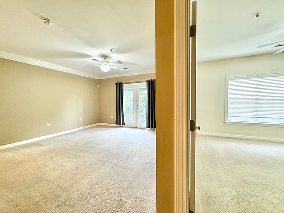 4th image of 108 Sunset Cir Unit 202