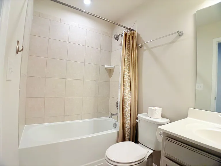 121 Capeside Ct — Photo 9