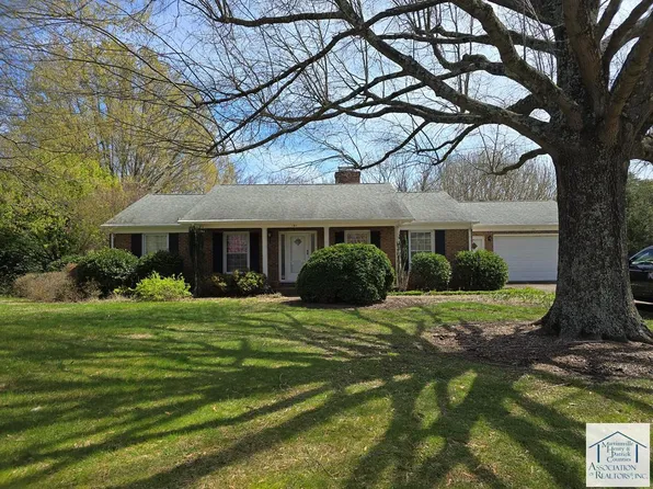 101 Mulberry Rd, Ridgeway, VA 24148