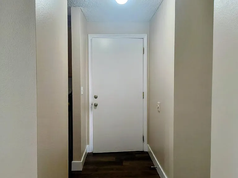 1561 N Manzanita St — Photo 11