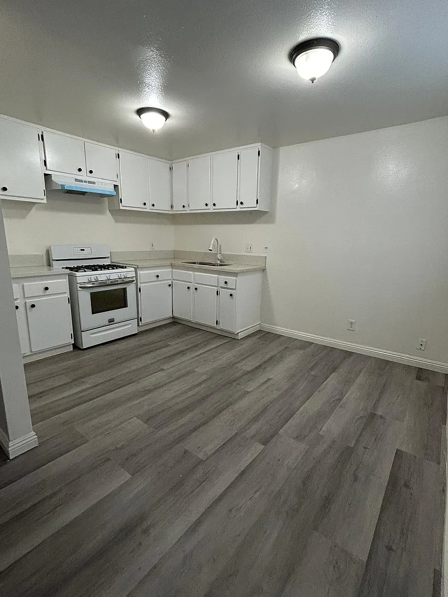 Building Photo - 6910 Simpson Ave #7