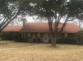 701 Raintree Rd, Fort Worth, TX 76103